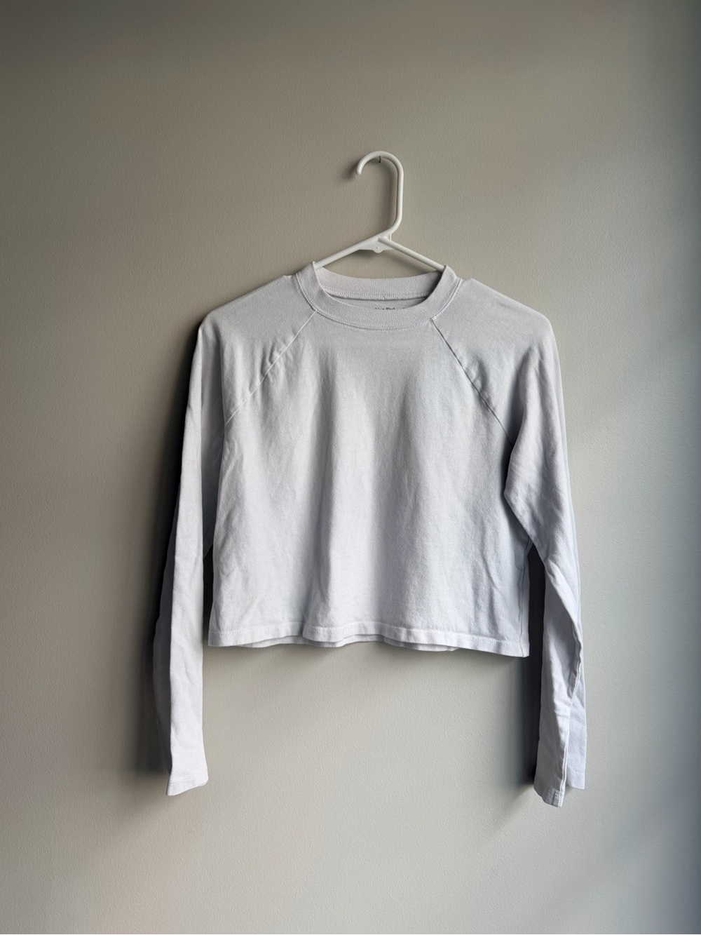 Abercrombie Women’s True White Long Sleeve Crewneck Tee